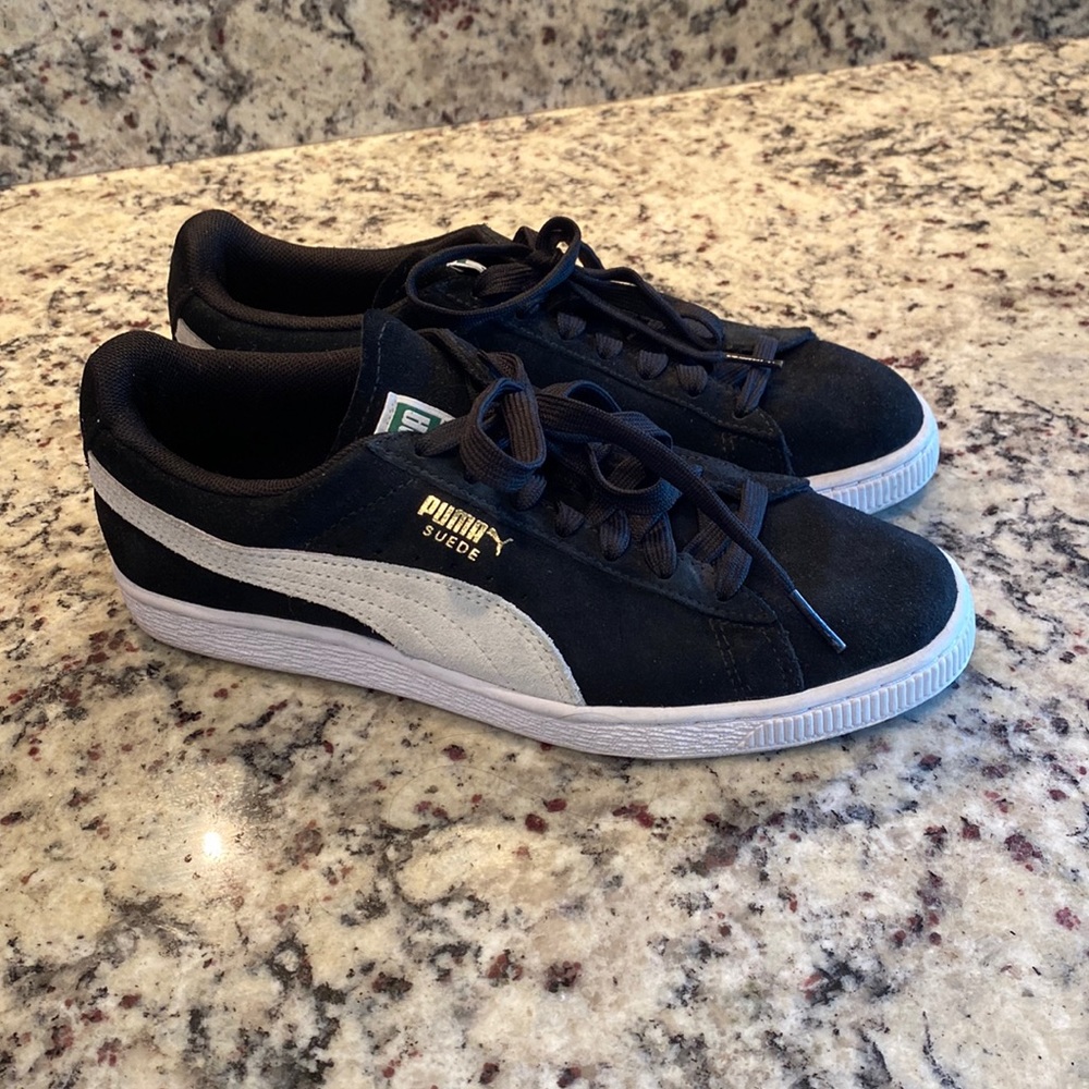 Like new Puma suede shoes